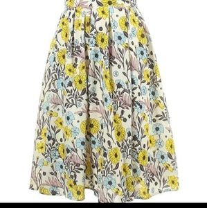 NWOT Modcloth White Floral Skirt Sz S